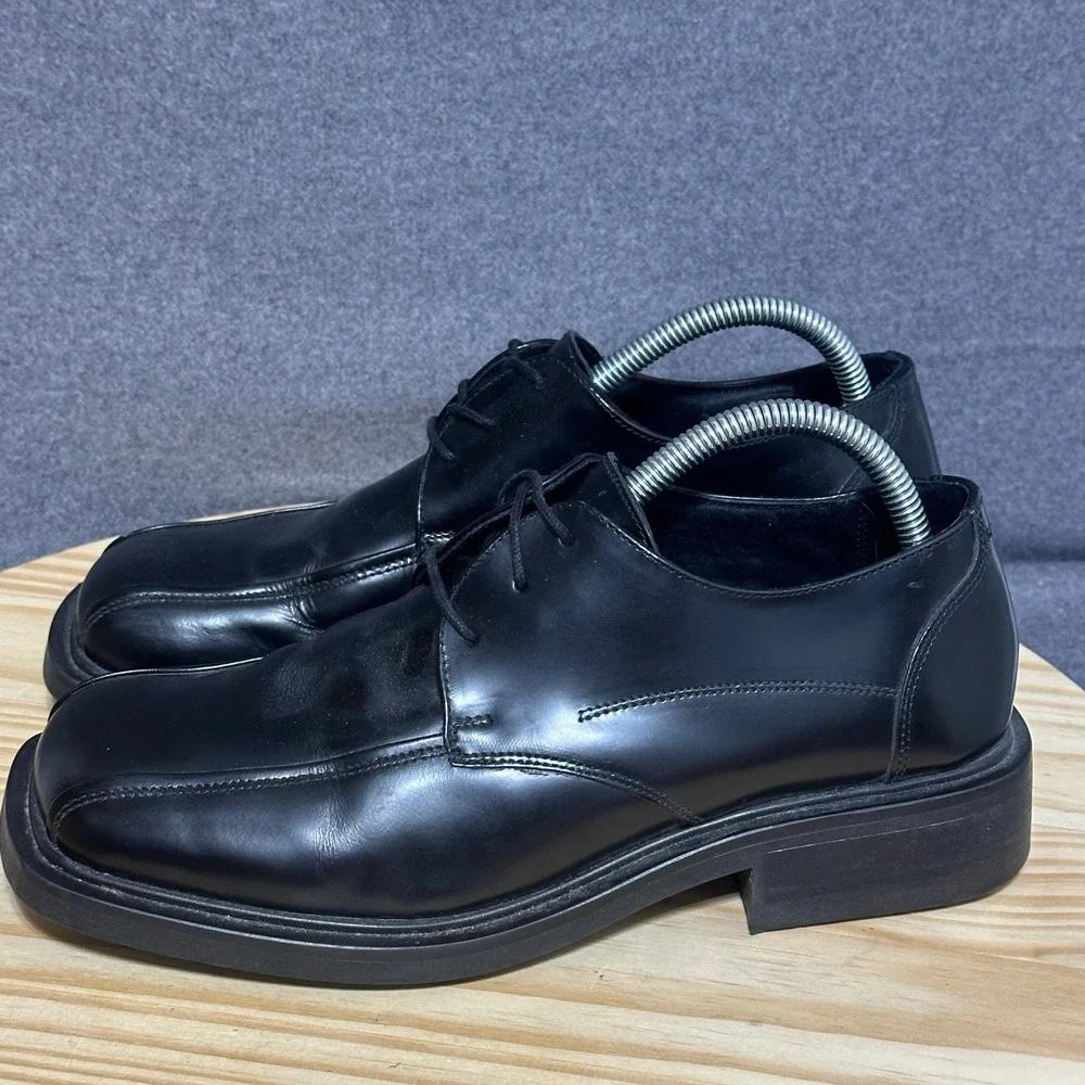 Reaction Kenneth Cole step into